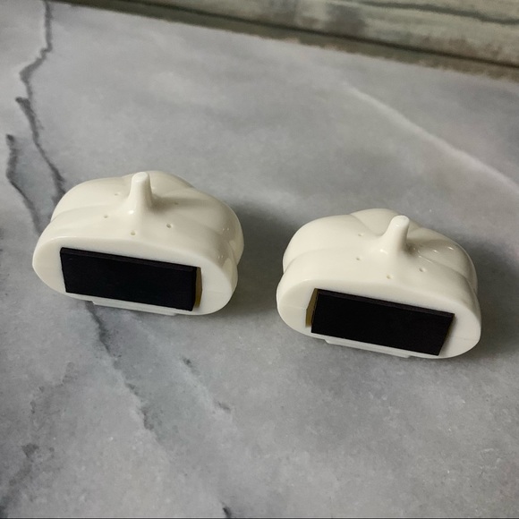 Tupperware Garlic Keeper Magnets Set of 2 New - Picture 3 of 7